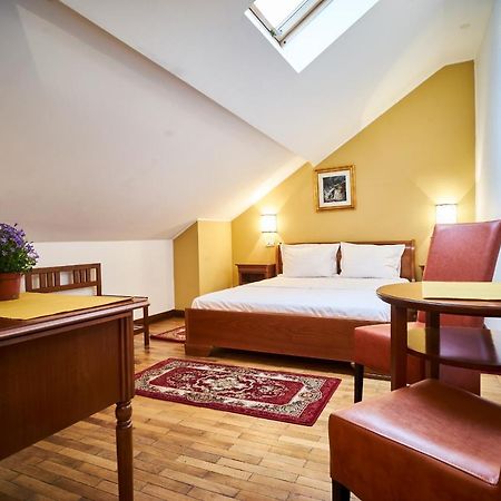 Cozy Attic Room V Bükreş Dış mekan fotoğraf