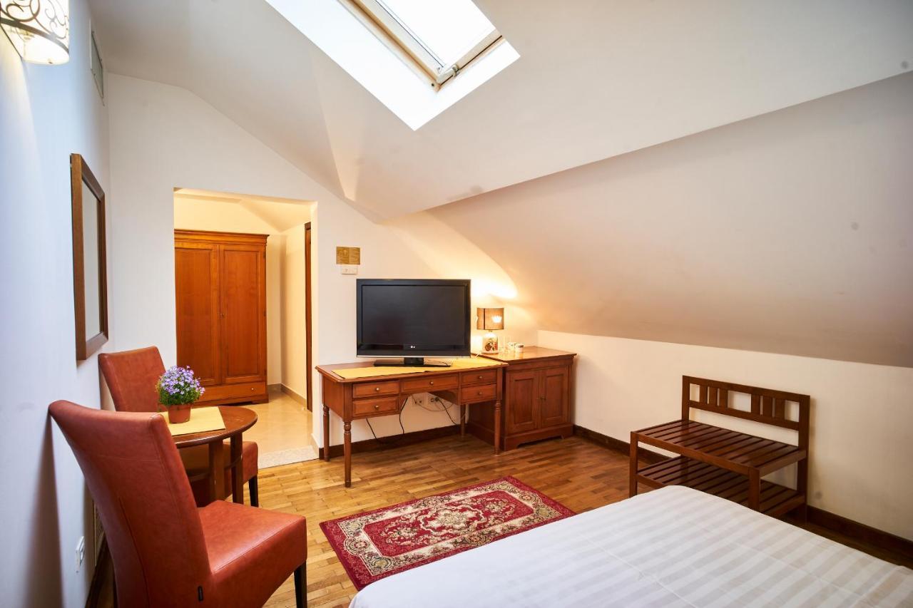Cozy Attic Room V Bükreş Dış mekan fotoğraf